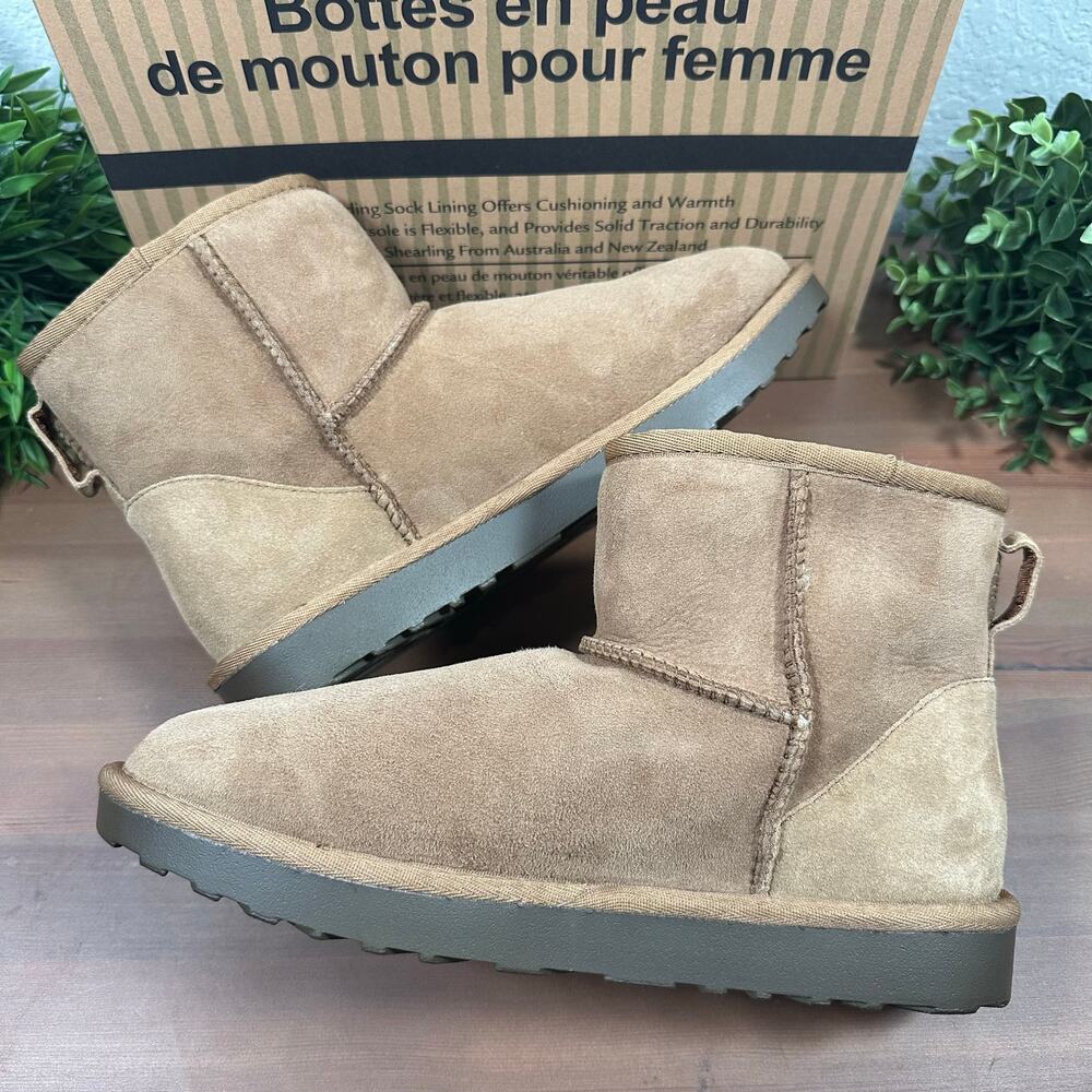 Kirkland Signature Women's Tan Shearling Boots Size 8 - Picture 6 of 6